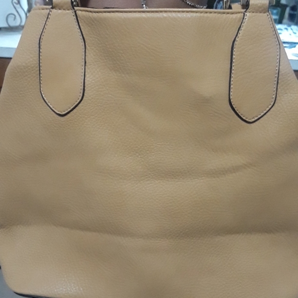 Apricot stud - Picture 4 of 5